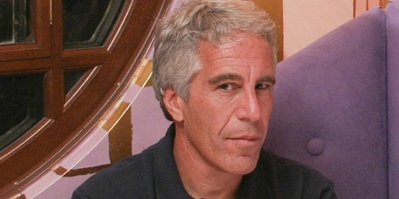Lo que sabemos sobre la supuesta nota de suicidio de Epstein que un juez ordenó publicar
