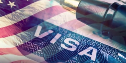 Qué implican los planes del Gobierno de revocar visas B1 y B2 a ciertos solicitantes de asilo, según abogado