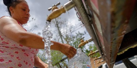 “No aguantamos más”: líder comunitario explica crisis de agua y de luz de Puerto Rico