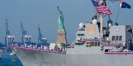 Espectáculos de aviones y barcos llevaron la fiesta del 4 de Julio a Nueva York