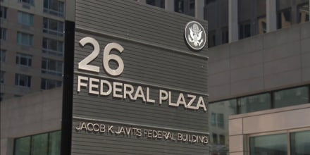 Inmigrante describe el 26 de Federal Plaza y denuncia hacinamiento