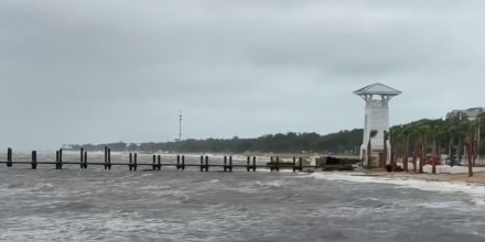 La tormenta tropical Bertha toca tierra en Louisiana con fuertes vientos