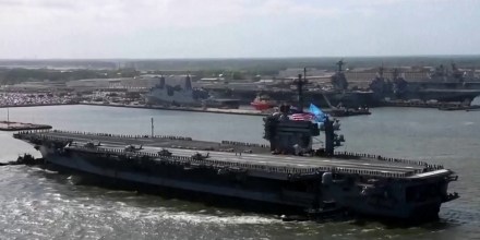 Senadores demócratas expresan su preocupación por las condiciones en un portaaviones de la Marina