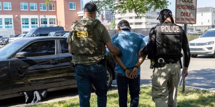 ICE alista cuatro nuevos centros de detención con capacidad para 5,500 inmigrantes