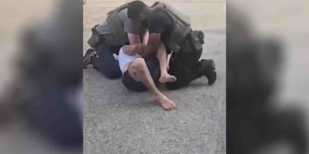 Vea el dramático arresto de un hombre a manos de ICE frente a su hija y varios estudiantes 