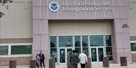 Reportan que revisarán las redes sociales a quienes soliciten la 'green card'
