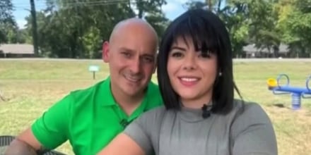 Inmigrante se reúne con su esposo tras ser liberada por ICE