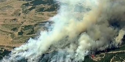 Avanza el incendio forestal Ross en el condado Palo Pinto en Texas