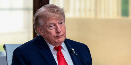 Trump pide una investigación a las empresas petroleras por no bajar los precios de la gasolina
