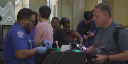 Qué significa para los inmigrantes con 'green card' el fallo de la Corte Suprema