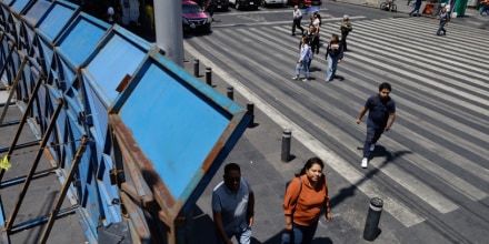 México extrema seguridad para el Mundial mientras siguen bloqueos de maestros