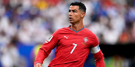 Ronaldo parece molestarse cuando le preguntan por el récord de Lionel Messi