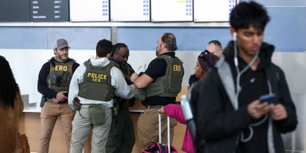 Abogada recomienda a algunos inmigrantes evitar los aeropuertos tras arrestos