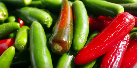 Retiran jalapeños de Chipotle viculados a brote de más de 100 casos de salmonela
