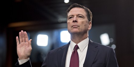 El exdirector del FBI James Comey reacciona a la imputación en su contra