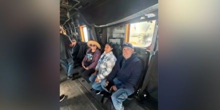 Familia ecuatoriana denuncia que ICE la arrestó pese a tener boletos para autodeportarse
