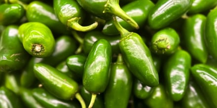 Retiran jalapeños de Chipotle viculados a brote de más de 100 casos de salmonela