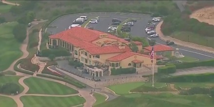 Hallan un arma en el auto del hombre que presuntamente vigilaba el club de golf que visitaría Trump