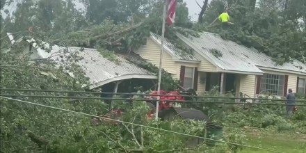 Poderoso tornado deja heridos y miles de construcciones destruidas