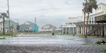 El ciclón tropical Arthur se debilita y se convierte en una zona de baja presión frente a la costa de Texas