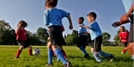 Experta dice cómo impulsar a pequeños futbolistas sin generarles ansiedad