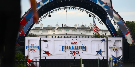 La Casa Blanca recibe críticas por evento de lucha de la