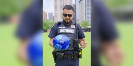 En video: la policía de Houston también se contagia de la fiebre del Mundial