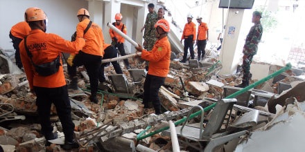 Un testigo narra el terror por el sismo magnitud 7.7 en Indonesia