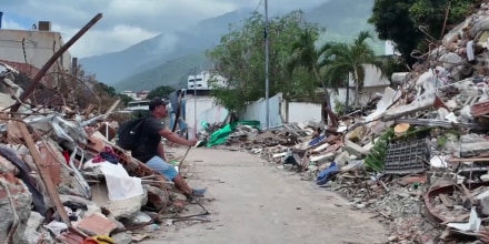 Miles de familias siguen buscando a los suyos entre los escombros