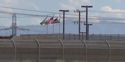 Un juez ordena reformas inmediatas en el centro de detención de ICE en Adelanto