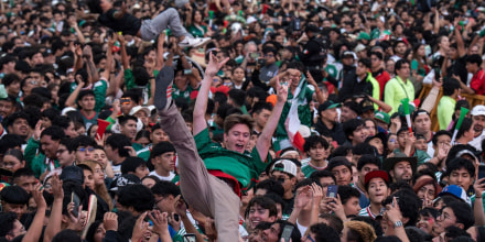 Así los aficionados del 'Tri' celebraron por todo lo alto la victoria ante la República Checa