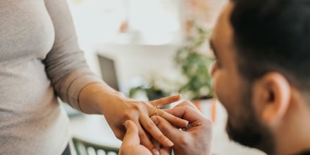 Fui deportada, ¿puedo solicitar una visa K-1 de novia? Nuestra abogada responde