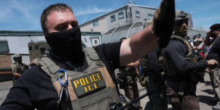 El 'impuesto de ICE': así están golpeando las redadas al bolsillo de la gente