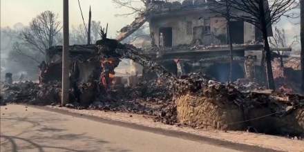Incendios forestales dejan dos muertos y evacuan a más de 500 personas en Grecia