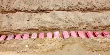 Un cementerio improvisado en La Guaira retrata la magnitud del desastre
