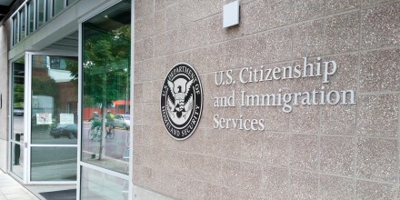 Jueves de inmigración: ¿Aún me pueden detener al acudir a mi cita de asilo en corte?