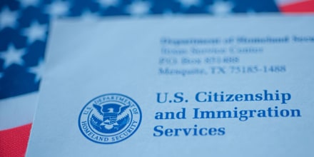 El Gobierno de Trump identifica a 384 personas para retirarles la ciudadanía, pero busca más