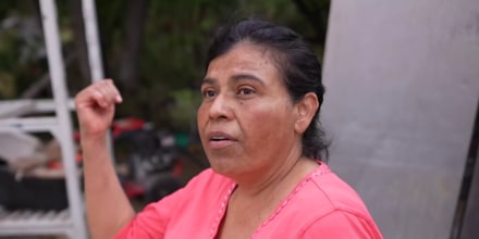 Una mujer narra el miedo que sintió al ver crecer el caudal del río Guadalupe en Texas