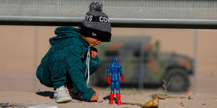 Más de 20,000 niños migrantes podrían quedarse sin representación legal en EE.UU.