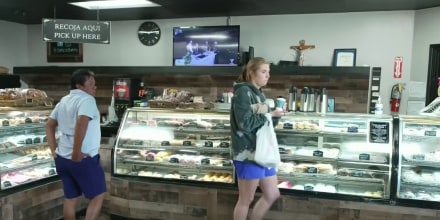 Negocios latinos en Los Ángeles culpan a las redadas de ICE por la caída de ventas