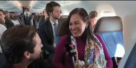 Abordamos el primer vuelo directo de EE.UU. a Venezuela: así festejaron los pasajeros