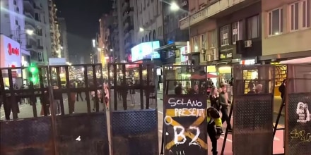 Policías blindan el Obelisco de Buenos Aires por la final del Mundial con España