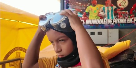 Un rescatista mexicano bautiza como ‘Topito’ a un niño voluntario en Venezuela