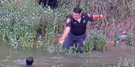 En video: Así fue el dramático rescate de un niño dentro de un río en Texas