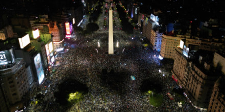 Aficionados en Argentina celebran a su selección pese a perder la final del Mundial