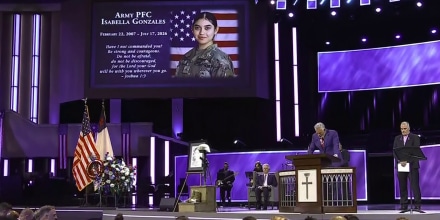 Rinden homenaje en Texas a soldado caída en Jordania