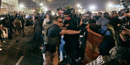 Comida con gusanos: qué alegan los inmigrantes en huelga en Delaney