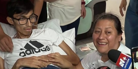 Vea el reencuentro entre padres e hijo en México tras cinco largos meses separados