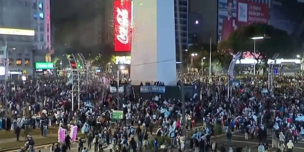 Los aficionados argentinos agradecen la entrega de 'la Albiceleste' tras perder