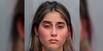 Mujer es acusada de quemar las manos de su hija y provocar un incendio en Miami-Dade